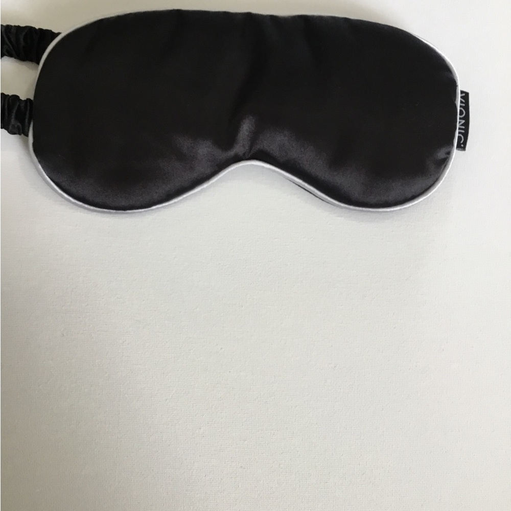 Vionic Black VR Eye Mask with Contoured Comfort - Picture 7 of 7